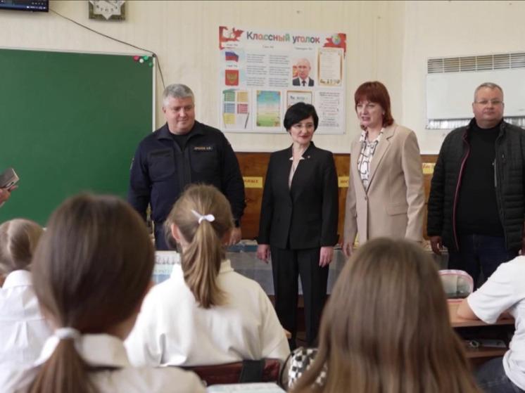 Школа «Скифия» в Каменско-Днепровском округе получила новую технику и окна при поддержке новгородских шефов