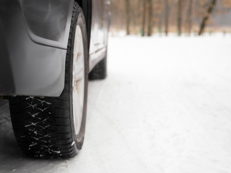 Водителей Кировской области призывают к бдительности и смене резины