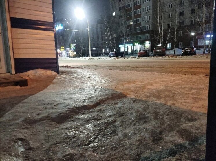 Почти два года назад женщина получила серьезную травму, поскользнувшись у здания барнаульского автовокзала. Из-за этого длительное время она находилась на лечении и была нетрудоспособна. В связи с этим гражданка обратилась в суд с иском против автовокзала. Решением инстанции, с предприятия в пользу истца взыскали почти 400 тысяч рублей.