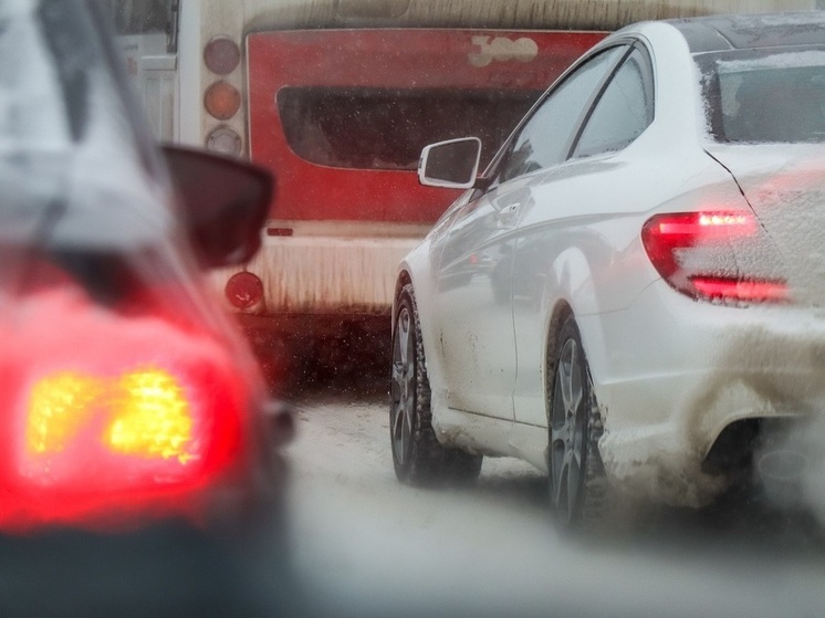 Автомобильный эксперт Никита Родионов в беседе с «Российской газетой» рассказал, что нужно делать, чтобы подготовить машину к зиме. 