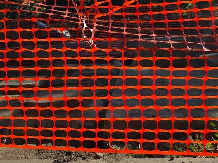 На спортивный стадион в Щербиновском районе упали обломки БпЛА