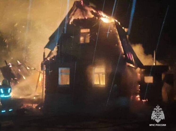 Ночью по неизвестной причине в Тверской области сгорел дом