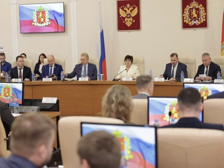 Ноябрьское заседание Заксобрания депутаты начали с бюджета