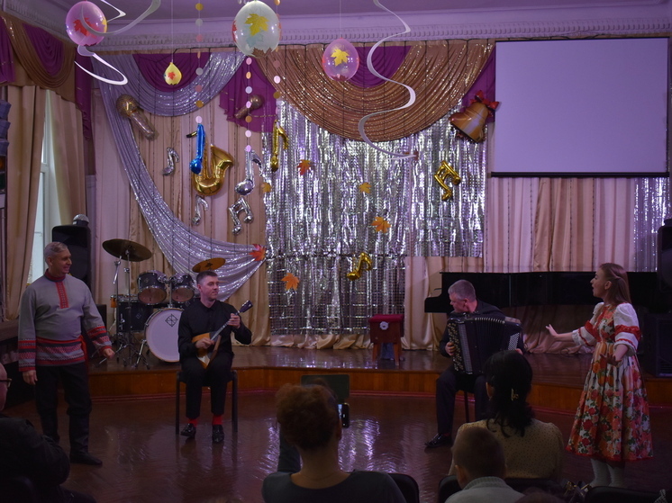 Делегация из Приамурья провела творческий визит в подшефный Амвросиевский округ