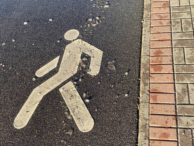 Пожилой петербуржец одиннадцатый раз нарушил ПДД и сбил женщину во дворе