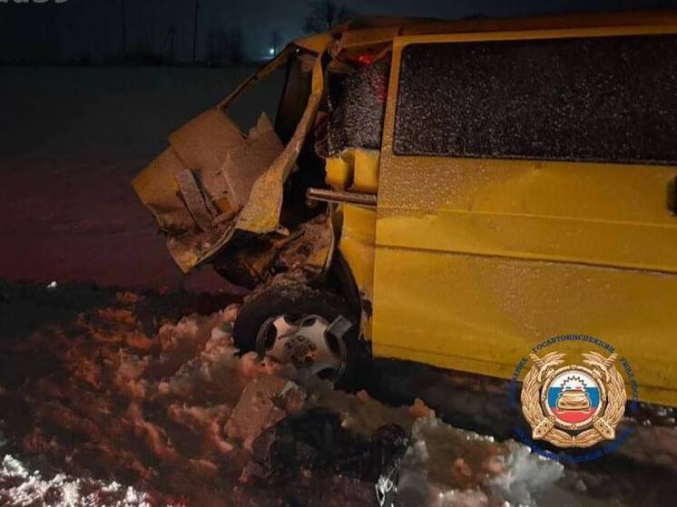 В Гусевском районе Volkswagen столкнулся с грузовиком