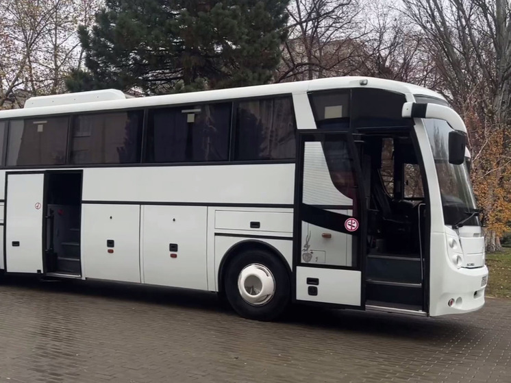 Меликов подарил военнослужащим полка морской пехоты новый автобус