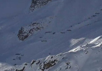 На горнолыжный курорт Австрии сошла лавина, несколько человек оказались засыпаны толщей снега, ведутся поиски других возможных жертв