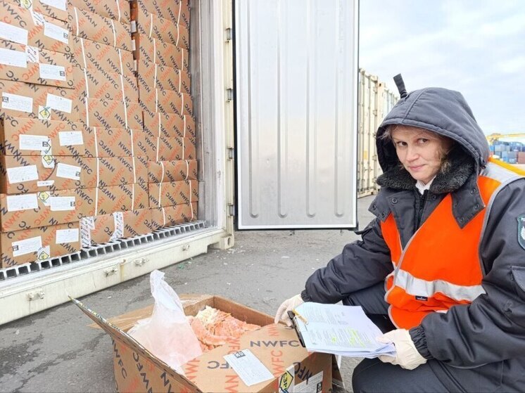 Более 2 тысяч тонн камчатского краба отправили из Петербурга с начала года