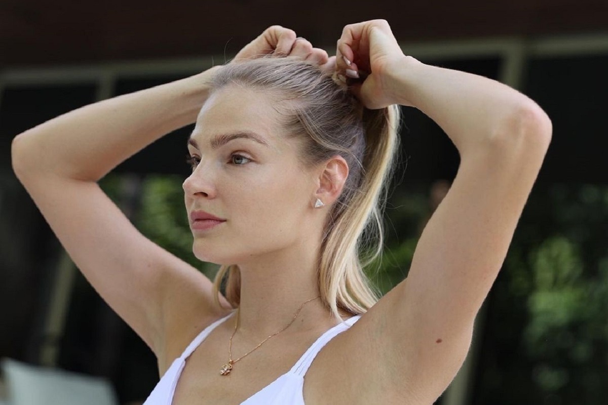 Легкоатлетка сохраняет идеальную форму