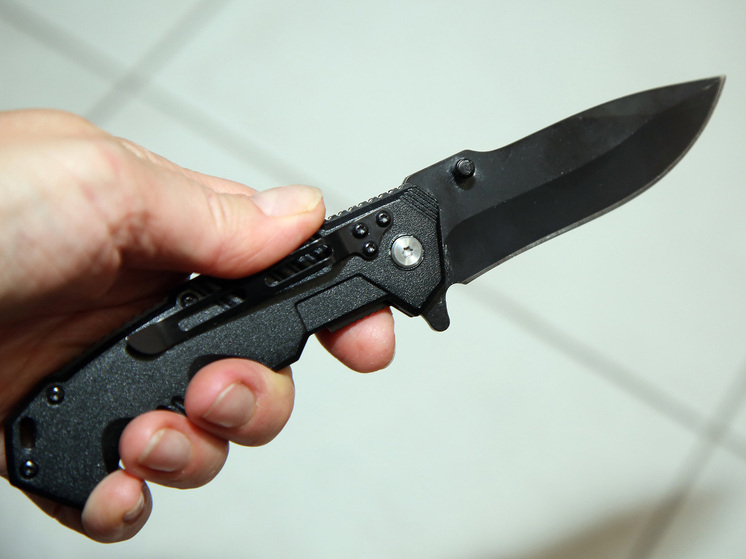 Здание ОМВД с двумя ножами атаковал бывший полицейский