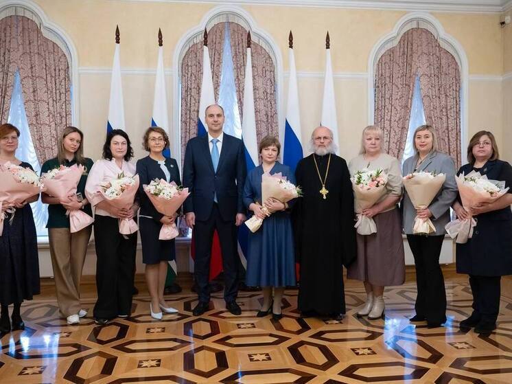 Денис Паслер поблагодарил матерей за воспитание защитников Отечества