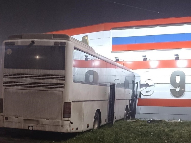 Стало известно состояние пассажиров воронежского автобуса, влетевшего в стелу