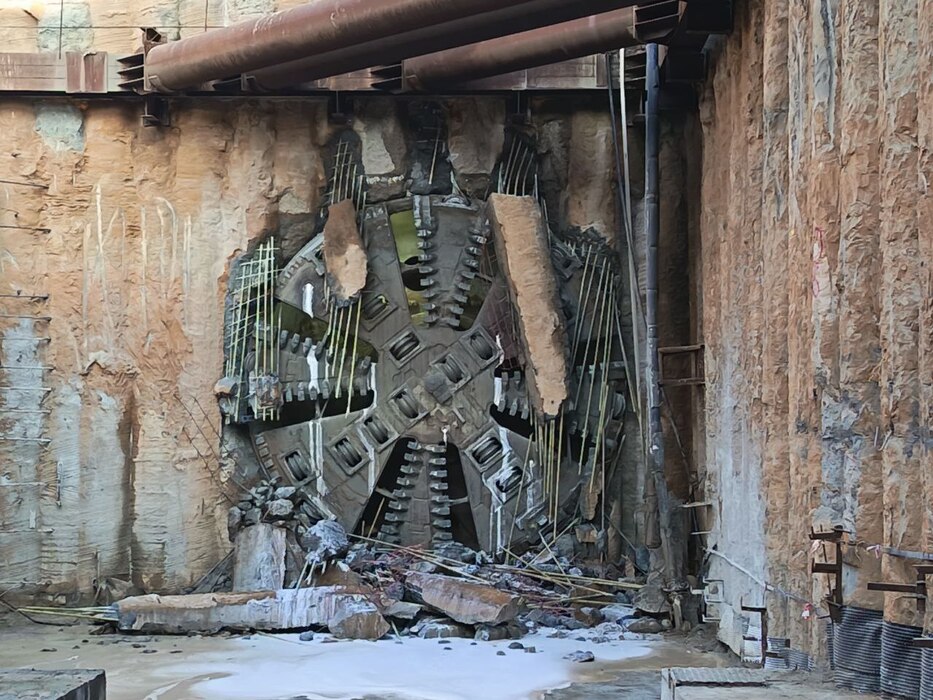 Подземный червь не из "Дюны": как завершилась прокладка правого тоннеля к станции метро «Театральная»