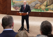 Владимир Путин дал понять, что Россия в рамках обсуждения плана Трампа не согласится на заморозку украинского конфликта по линии соприкосновения и обсуждение территориальных вопросов после прекращения огня. «Боевые действия прекратятся, когда войска Украины уйдут с занимаемых ими территорий, не уйдут — добьемся вооруженным путем», — заявил он на пресс-конференции в Бишкеке. 