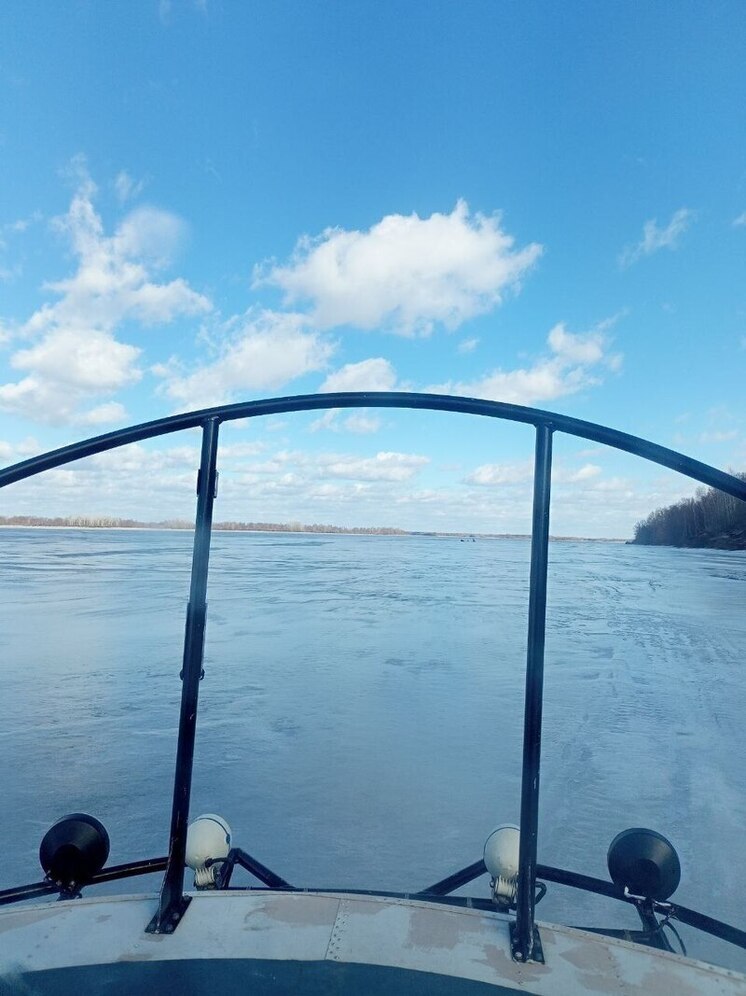 Спасатели почти 2 недели ищут тело рыбака в Горьковском море