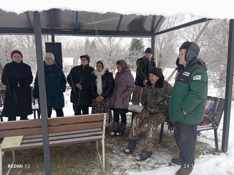 В Демянском округе благоустроят два кладбища и детскую площадку