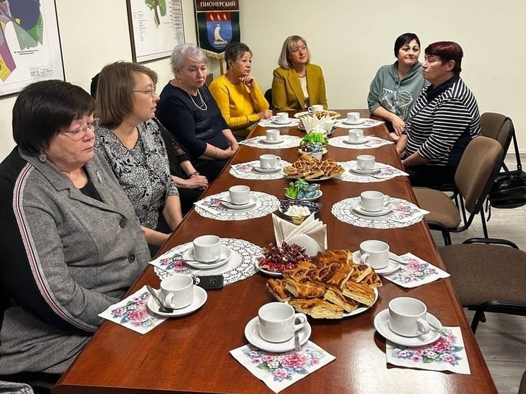 Городские власти Пионерского лично поблагодарили матерей героев