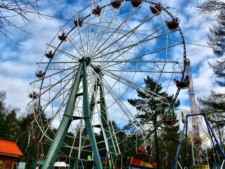 В южно-сахалинском парке демонтируют 23-летнее «Колесо обозрения»