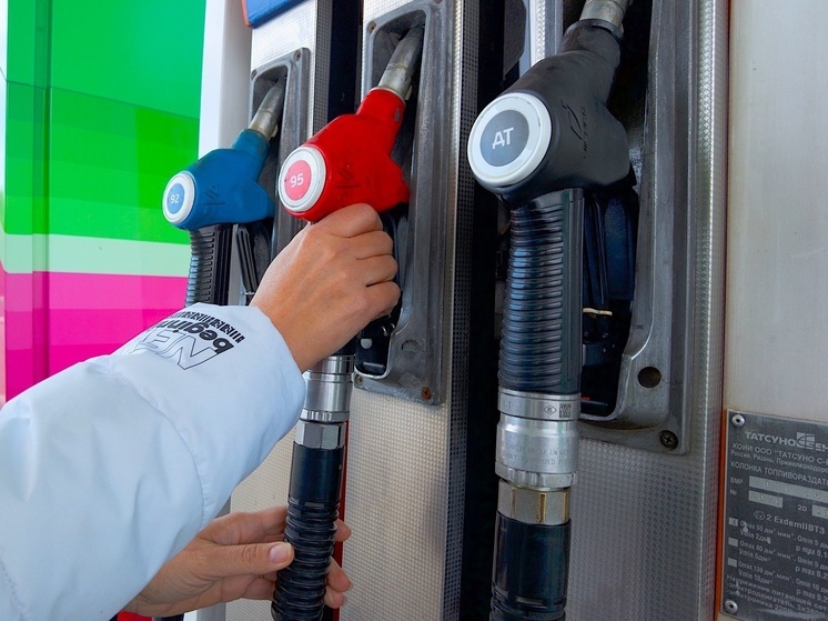 В Челябинской области продолжает дешеветь бензин