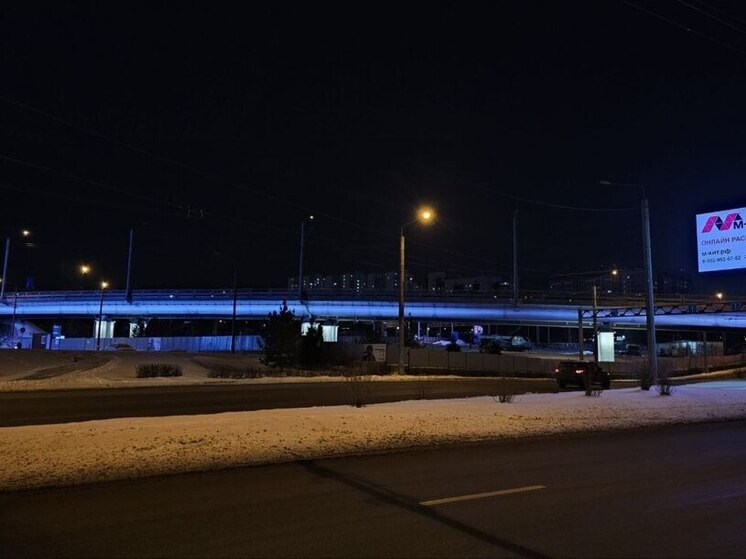 На развязке у Николаевского моста в Красноярске включили архитектурную подсветку