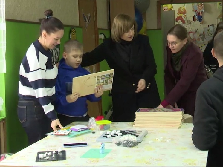 Детям Харцызска привезли 2 000 подарков