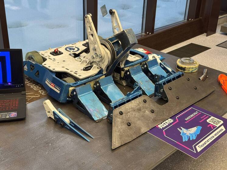 Новосибирский завод представил первую российскую восьмиместную автоплатформу и боевого робота