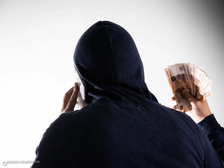 Таксист из Петрозаводска принес в полицию посылку со старой обувью