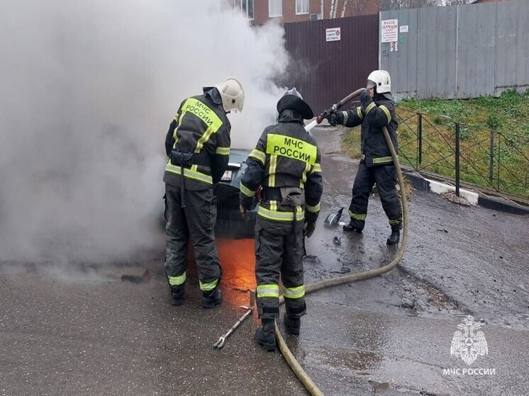  В Туле на Октябрьской улице потушили автомобиль