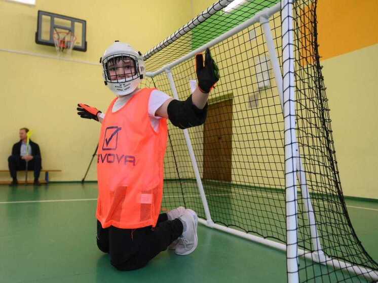 В Туле 6 школ получили снаряжение для флорбола