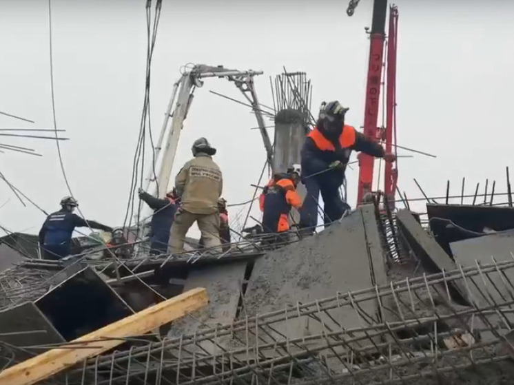 Минимум семь человек находятся под завалами рухнувшего здания в Южно-Сахалинске