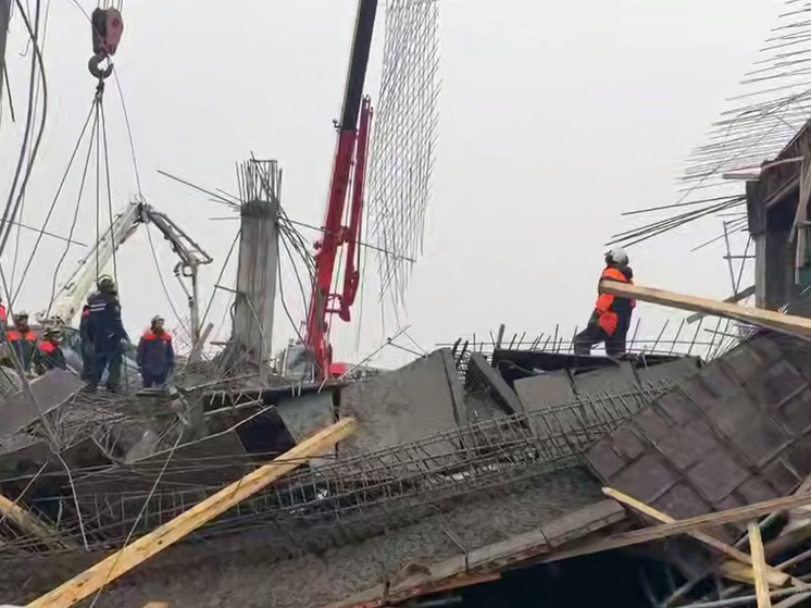 На месте обрушения ангара в Южно-Сахалинске работает оперативный штаб