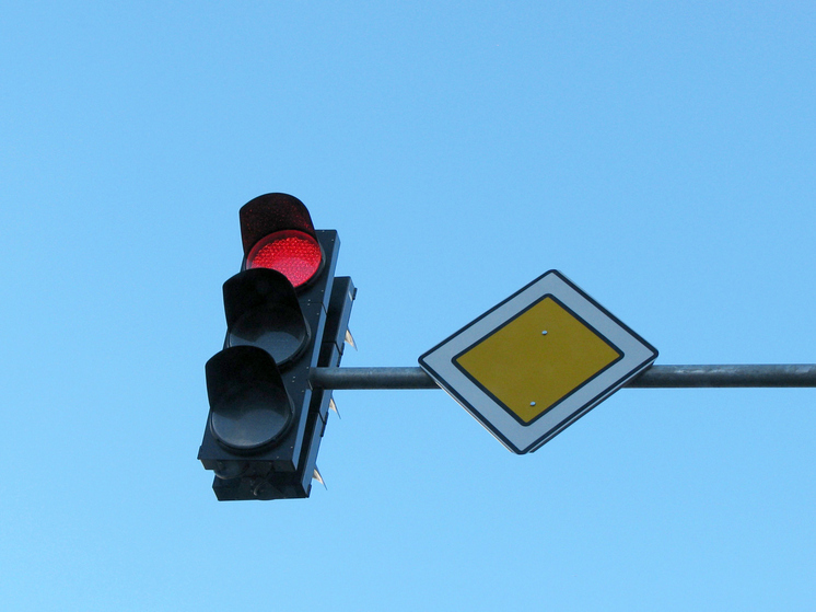 В Архангельске отключили светофоры на нескольких перекрёстках