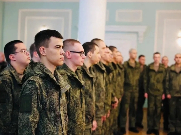 Астраханских новобранцев осеннего призыва проводили на службу в воздушно-космические силы