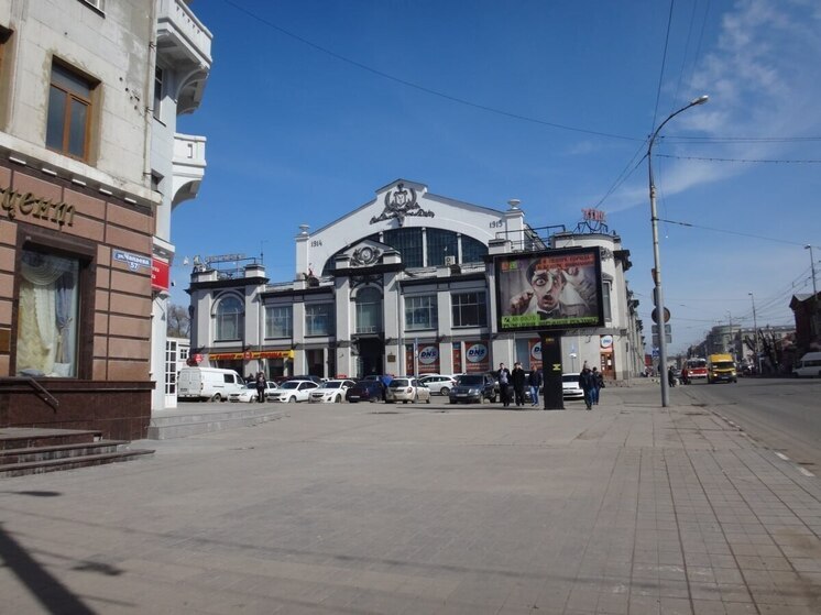 В Саратове ночью во время атаки БПЛА люди танцевали на улице
