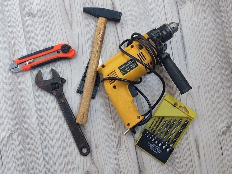 В Петербурге мужчина воровал дрели и шуруповёрты из гаражей и сдавал в ломбард