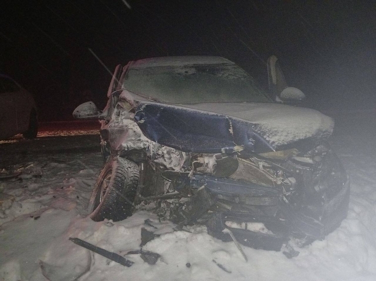 Два водителя и пассажирка пострадали в ДТП под Вологдой