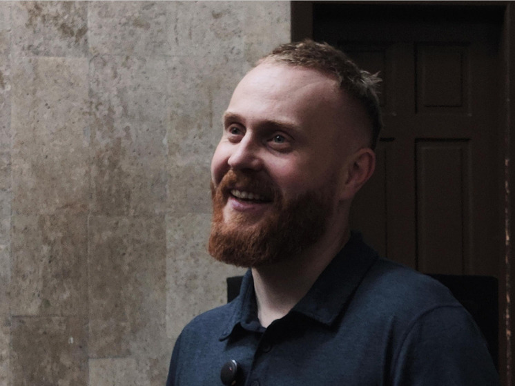 Комик Евгений Чебатков рассказал о связи с Новосибирском и творческих принципах