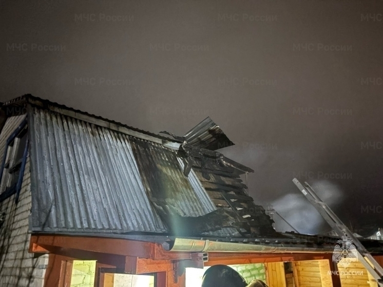 В Орловском округе случился пожар в гараже мансардного типа