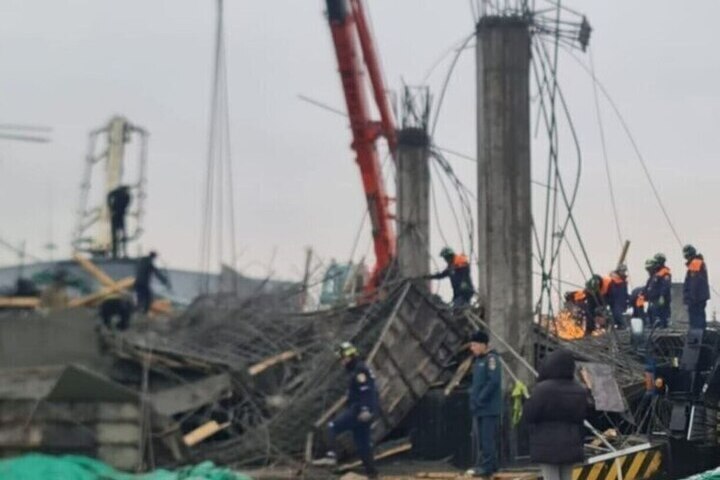 Сырой бетон мешает спасателям разбирать завалы на стройке в Южно-Сахалинске