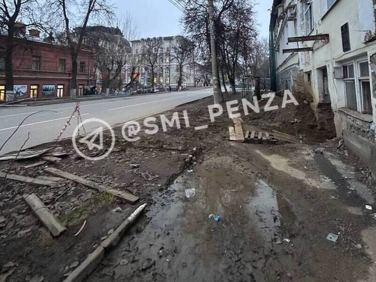 Пензенцы вынуждены ходить по проезжей части в историческом центре города