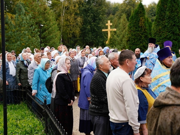 Почему у въездов в населенные пункты стоят кресты: объяснение богослова