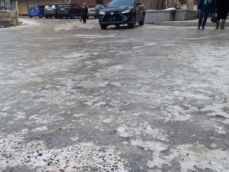Читинка пожаловалась на опасный гололёд в центре города