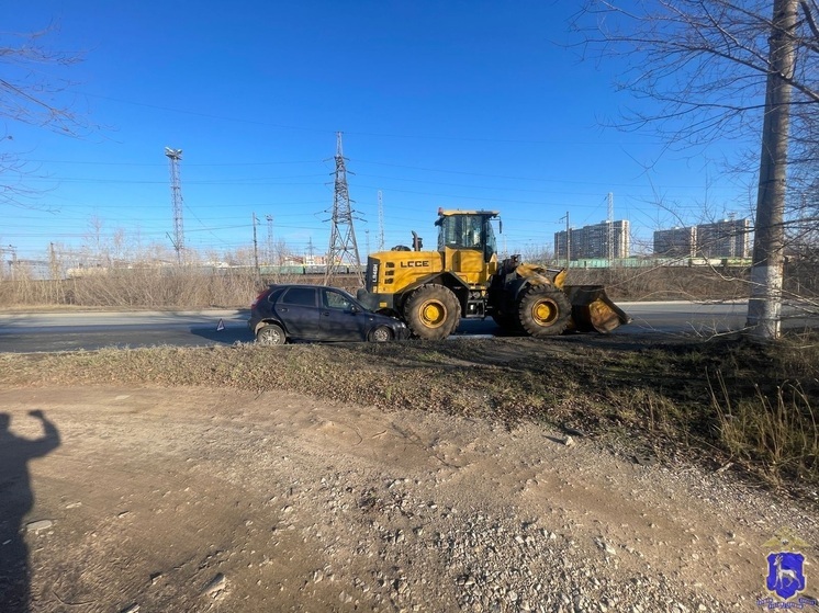 В Тольятти женщина на «калине» сбила погрузчик на улице Железнодорожной