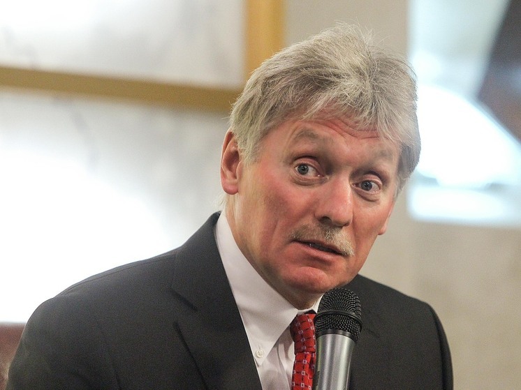 Дмитрий Песков по просьбе журналистов прокомментировал слова Владимира Путина о том, что подписание каких-либо договорённостей с нынешним руководством Украины является бессмысленным, и России нужно международное признание ключевых игроков