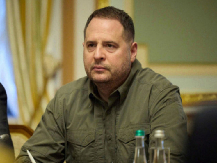 «Страна.ua»: перевод Ермака в СИЗО ослабит власть Зеленского