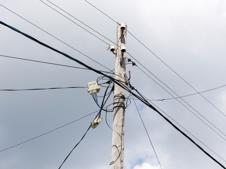 В Тюменской области выявили более 20 тысяч незаконных подвесов линий связи на электроопорах