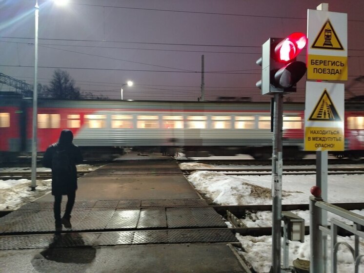 Петербуржец погиб под колесами поезда на Удельной