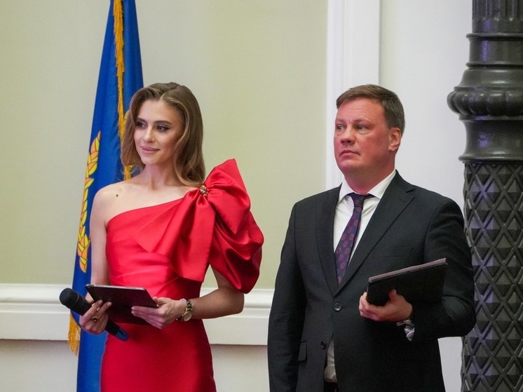 Глава Минстроя наградил руководство и сотрудников рязанского застройщика