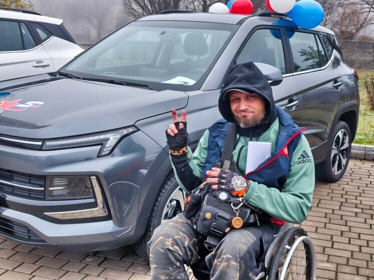 Еще пятеро ветеранов в ДНР получили машины с ручным управлением